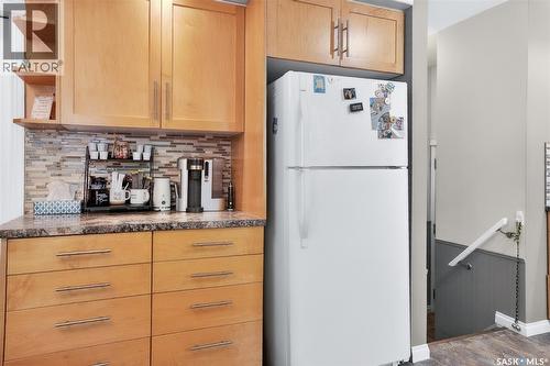 215 Neatby Crescent, Saskatoon, SK - Indoor Photo Showing Kitchen