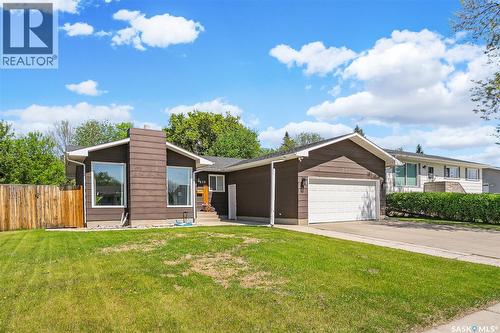 215 Neatby Crescent, Saskatoon, SK - Outdoor