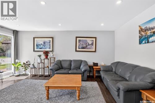 215 Neatby Crescent, Saskatoon, SK - Indoor Photo Showing Living Room