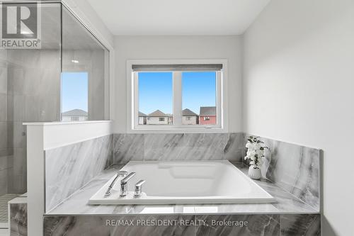 80 Explorer Way, Thorold, ON - Indoor Photo Showing Bathroom