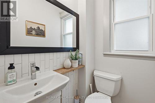 102 Carrick Avenue, Hamilton, ON - Indoor Photo Showing Bathroom