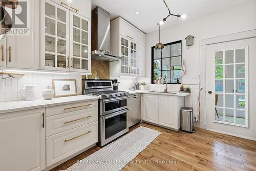 102 Carrick Avenue, Hamilton, ON - Indoor Photo Showing Kitchen