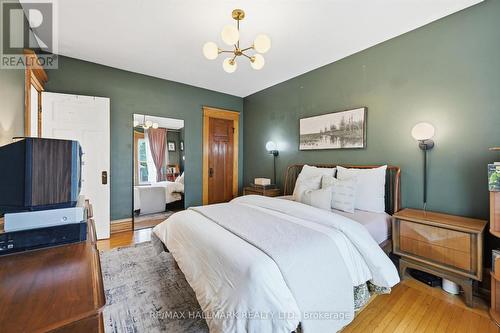 102 Carrick Avenue, Hamilton, ON - Indoor Photo Showing Bedroom