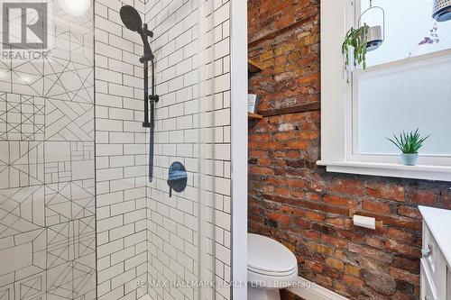 102 Carrick Avenue, Hamilton, ON - Indoor Photo Showing Bathroom