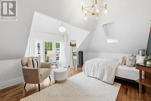 102 Carrick Avenue, Hamilton, ON - Indoor Photo Showing Bedroom