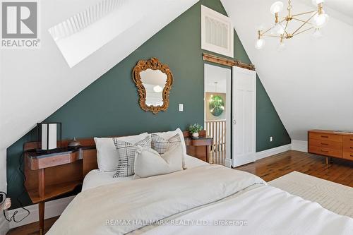 102 Carrick Avenue, Hamilton, ON - Indoor Photo Showing Bedroom