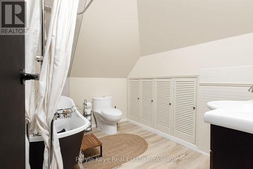 2322 Old Muskoka Road, Huntsville (Stephenson), ON - Indoor Photo Showing Bathroom