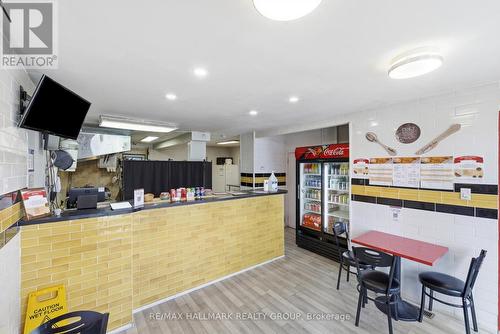 912 St Laurent Boulevard S, Ottawa, ON 