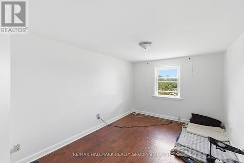 912 St Laurent Boulevard S, Ottawa, ON 