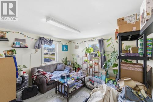 912 St Laurent Boulevard S, Ottawa, ON 