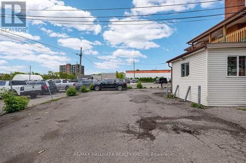 912 St Laurent Boulevard S, Ottawa, ON 
