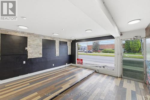 912 St Laurent Boulevard S, Ottawa, ON 