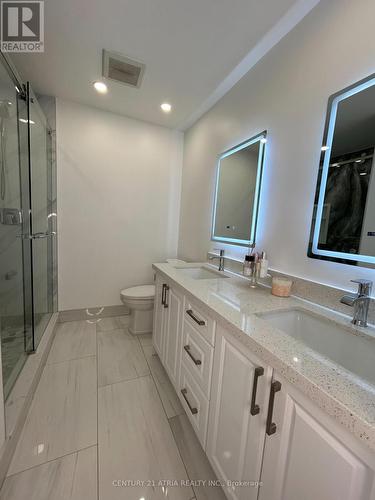 87 Avenue Road, Richmond Hill, ON - Indoor Photo Showing Bathroom