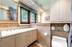 Salle de bains attenante à la CCP - 