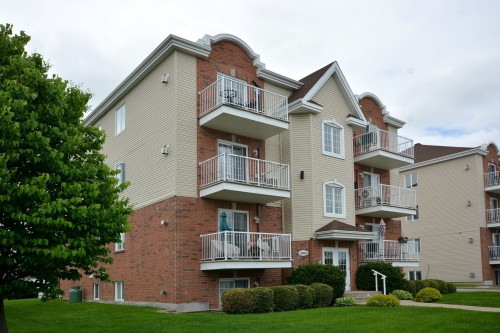 Front of Structure - 001-2860 Rue Montcalm, Vaudreuil-Dorion, QC - Outdoor