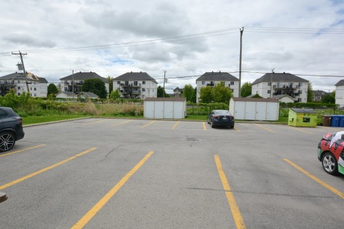 Parking - 001-2860 Rue Montcalm, Vaudreuil-Dorion, QC - Outdoor