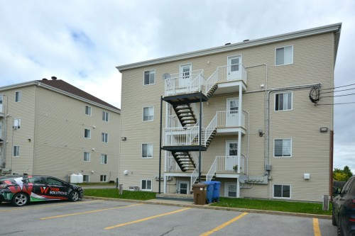 Back of Structure - 001-2860 Rue Montcalm, Vaudreuil-Dorion, QC - Outdoor