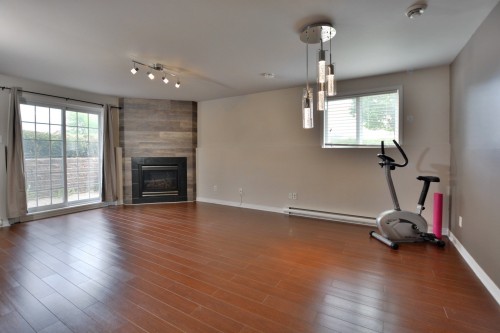 Living Room - 001-2860 Rue Montcalm, Vaudreuil-Dorion, QC - Indoor With Fireplace