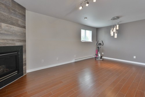 Living Room - 001-2860 Rue Montcalm, Vaudreuil-Dorion, QC - Indoor Photo Showing Living Room With Fireplace