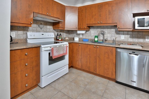 Kitchen - 001-2860 Rue Montcalm, Vaudreuil-Dorion, QC - Indoor Photo Showing Kitchen