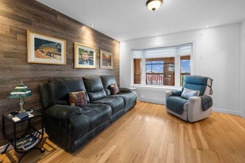 Salon - 50 Rue De Gaulle, Lévis (Desjardins), QC 