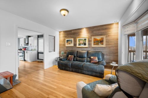 Salon - 50 Rue De Gaulle, Lévis (Desjardins), QC 
