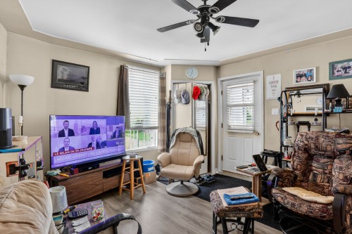 Salon - 692  - 698 7E Rue, Shawinigan, QC - Indoor