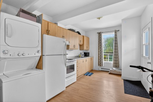 Cuisine - 692  - 698 7E Rue, Shawinigan, QC - Indoor Photo Showing Laundry Room