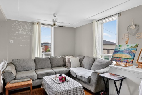 Salon - 692  - 698 7E Rue, Shawinigan, QC - Indoor Photo Showing Living Room