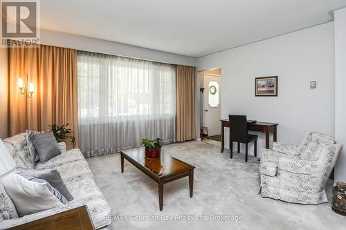 1010 Glen Eagles Crescent, Midland, ON - Indoor Photo Showing Living Room