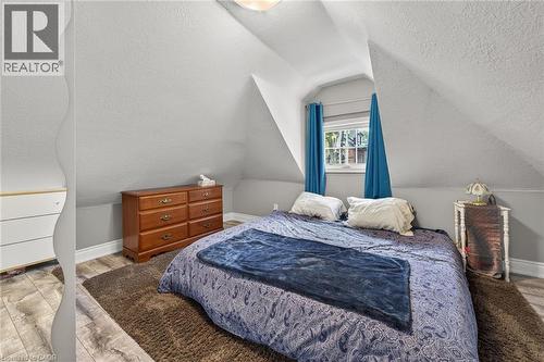 219 Hess Street S, Hamilton, ON - Indoor Photo Showing Bedroom