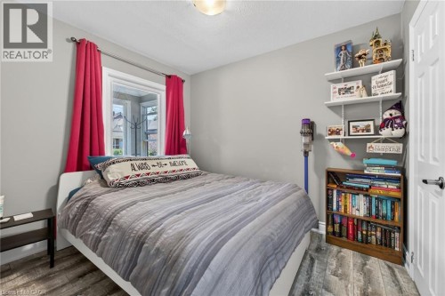 219 Hess Street S, Hamilton, ON - Indoor Photo Showing Bedroom