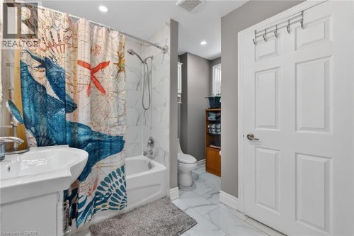 219 Hess Street S, Hamilton, ON - Indoor Photo Showing Bathroom