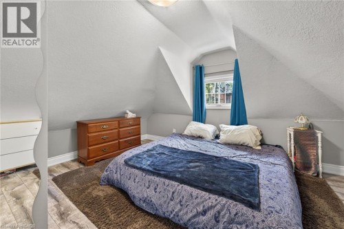 219 Hess Street S, Hamilton, ON - Indoor Photo Showing Bedroom