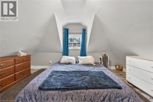 219 Hess Street S, Hamilton, ON - Indoor Photo Showing Bedroom
