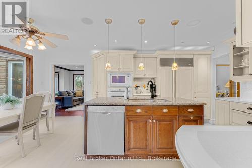 6366 Miller'S Grove, Mississauga (Meadowvale), ON - Indoor Photo Showing Kitchen