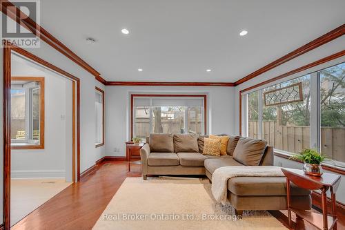 6366 Miller'S Grove, Mississauga (Meadowvale), ON - Indoor Photo Showing Living Room