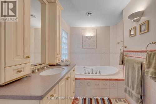 6366 Miller'S Grove, Mississauga (Meadowvale), ON - Indoor Photo Showing Bathroom