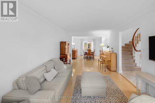 6366 Miller'S Grove, Mississauga (Meadowvale), ON - Indoor Photo Showing Living Room