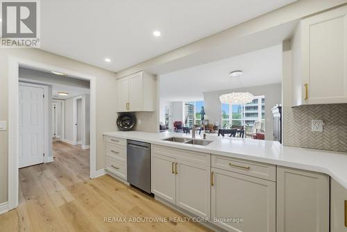 606 - 442 Maple Ave. Avenue, Burlington, ON - Indoor Photo Showing Kitchen With Double Sink