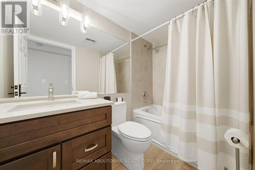 606 - 442 Maple Ave. Avenue, Burlington, ON - Indoor Photo Showing Bathroom