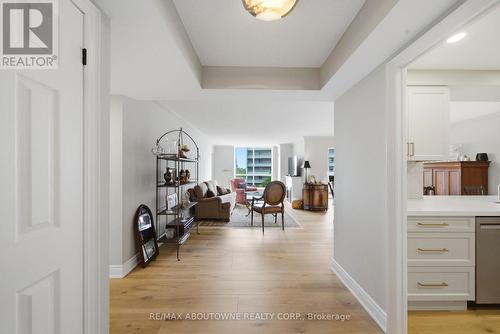606 - 442 Maple Ave. Avenue, Burlington, ON - Indoor