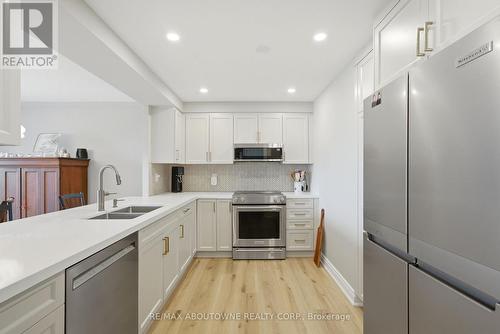 606 - 442 Maple Ave. Avenue, Burlington, ON - Indoor Photo Showing Kitchen With Double Sink With Upgraded Kitchen