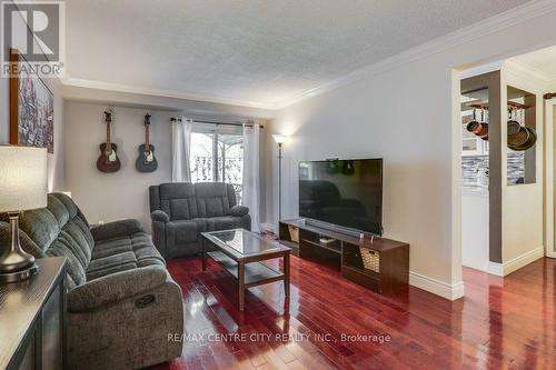 118 - 700 Osgoode Drive, London South (South Y), ON - Indoor Photo Showing Living Room