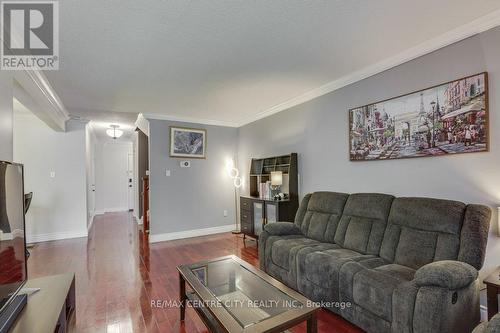 118 - 700 Osgoode Drive, London South (South Y), ON - Indoor Photo Showing Living Room