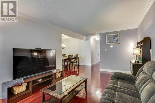 118 - 700 Osgoode Drive, London South (South Y), ON - Indoor Photo Showing Living Room