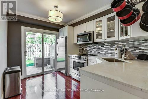 118 - 700 Osgoode Drive, London South (South Y), ON - Indoor Photo Showing Kitchen With Upgraded Kitchen