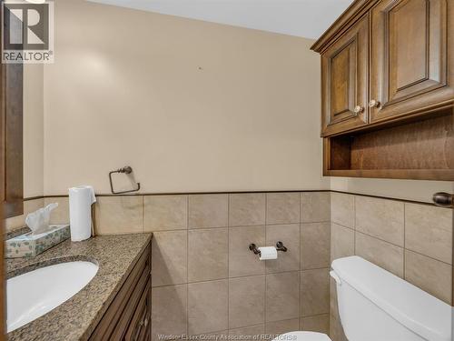 6701 Rose-Ville Garden Drive, Windsor, ON - Indoor Photo Showing Bathroom