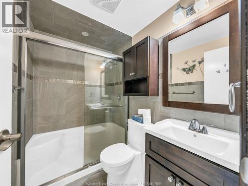 6701 Rose-Ville Garden Drive, Windsor, ON - Indoor Photo Showing Bathroom