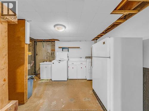 6701 Rose-Ville Garden Drive, Windsor, ON - Indoor Photo Showing Laundry Room